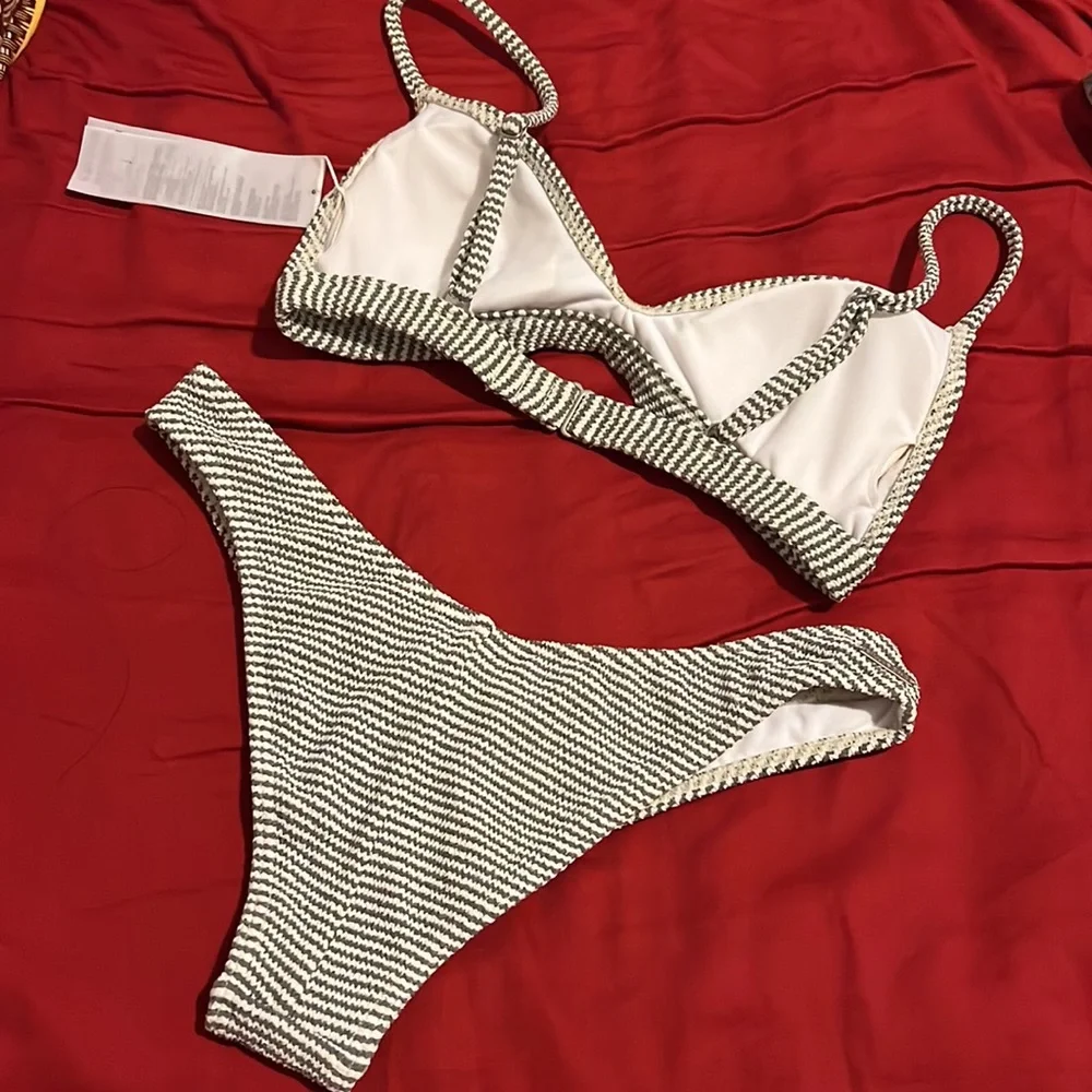 Bikini - Picture 4 of 4